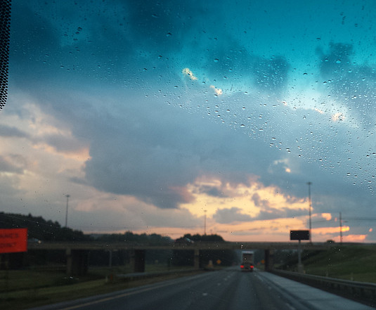 Fahrt im Regen Alt-Text